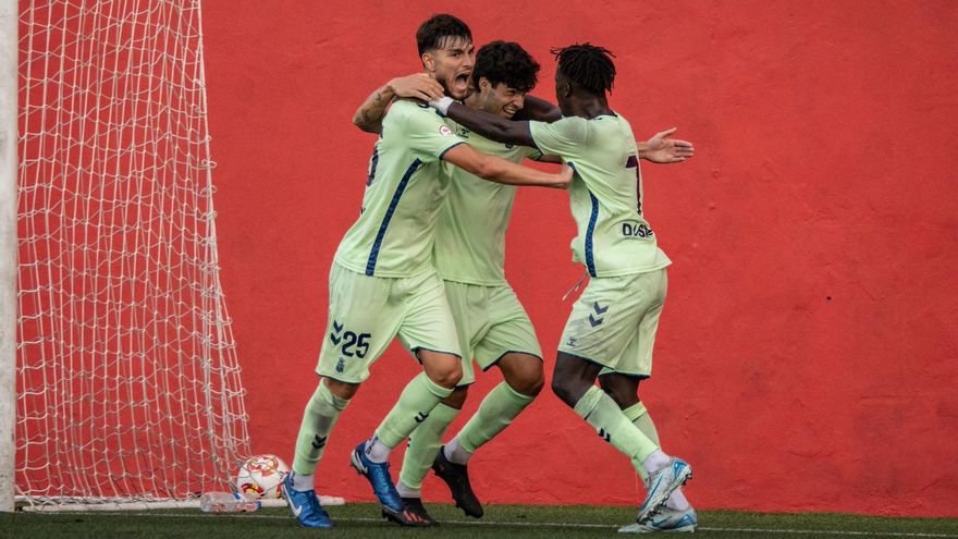 Las Palmas Atlético, nuevo líder del grupo canario de Tercera División