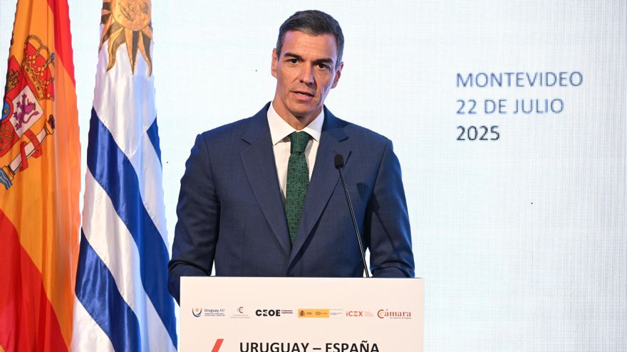 El presidente del Gobierno, Pedro Sánchez, interviene durante un encuentro con empresarios españoles, en el hotel Radisson, a 22 de julio de 2025, en Montevideo (Uruguay).