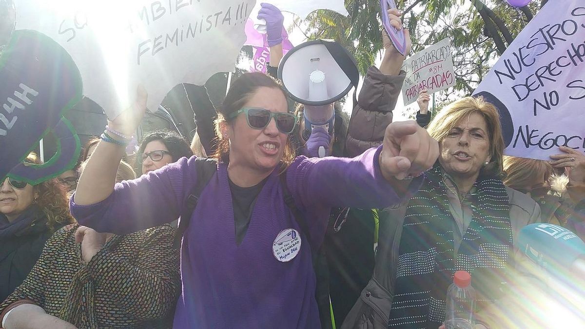FOTOGALERÍA | La movilización feminista ante el Parlamento andaluz, en imágenes