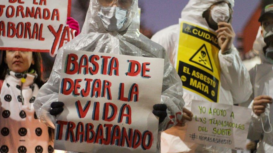 De la mochila del inodoro al tanque de agua, el asbesto no está sólo en el subte