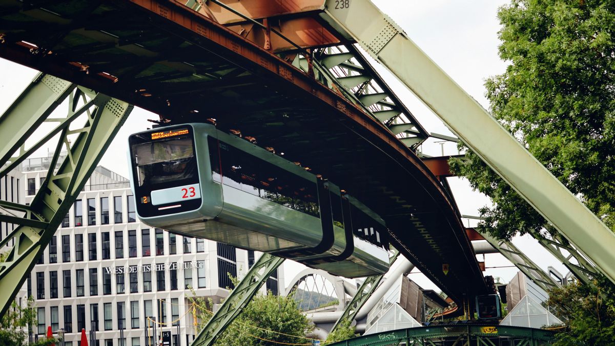 Monorraíl suspendido en Wuppertal.