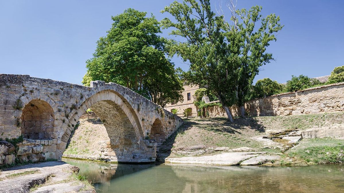 Puente romano sobre el río Tirón