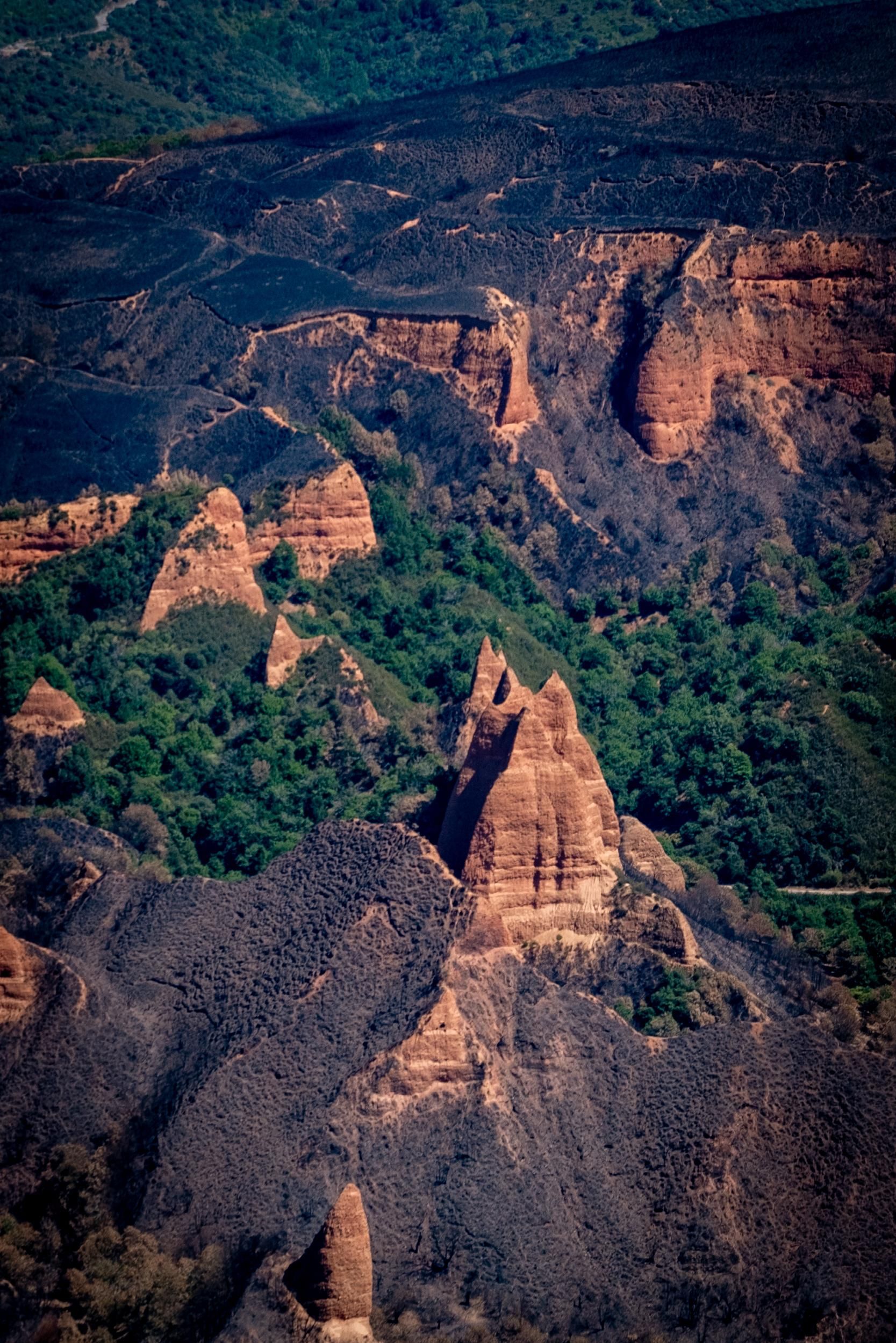 La desolación de Las Médulas tras los incendios, a vista de pájaro de Greenpeace