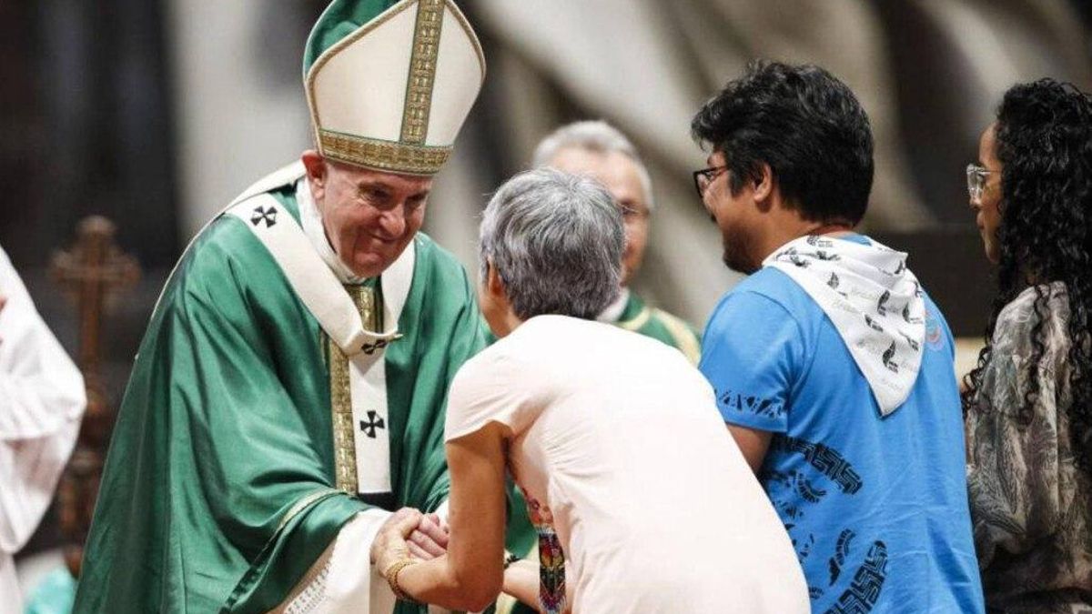 Octubre de 2019. Jorge Mario Bergoglio, en la misa de clausura del Sínodo de la Amazonía, donde los participantes plantearon un giro copernicano de la Iglesia católica al abrir la posibilidad del sacerdocio para casados y un papel protagonista de las mujeres que finalmente no se hizo realidad.