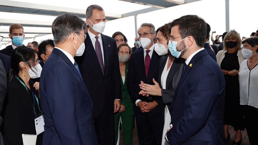 El rey esquiva la disputa por los indultos y se limita a elogiar el papel del empresariado catalán