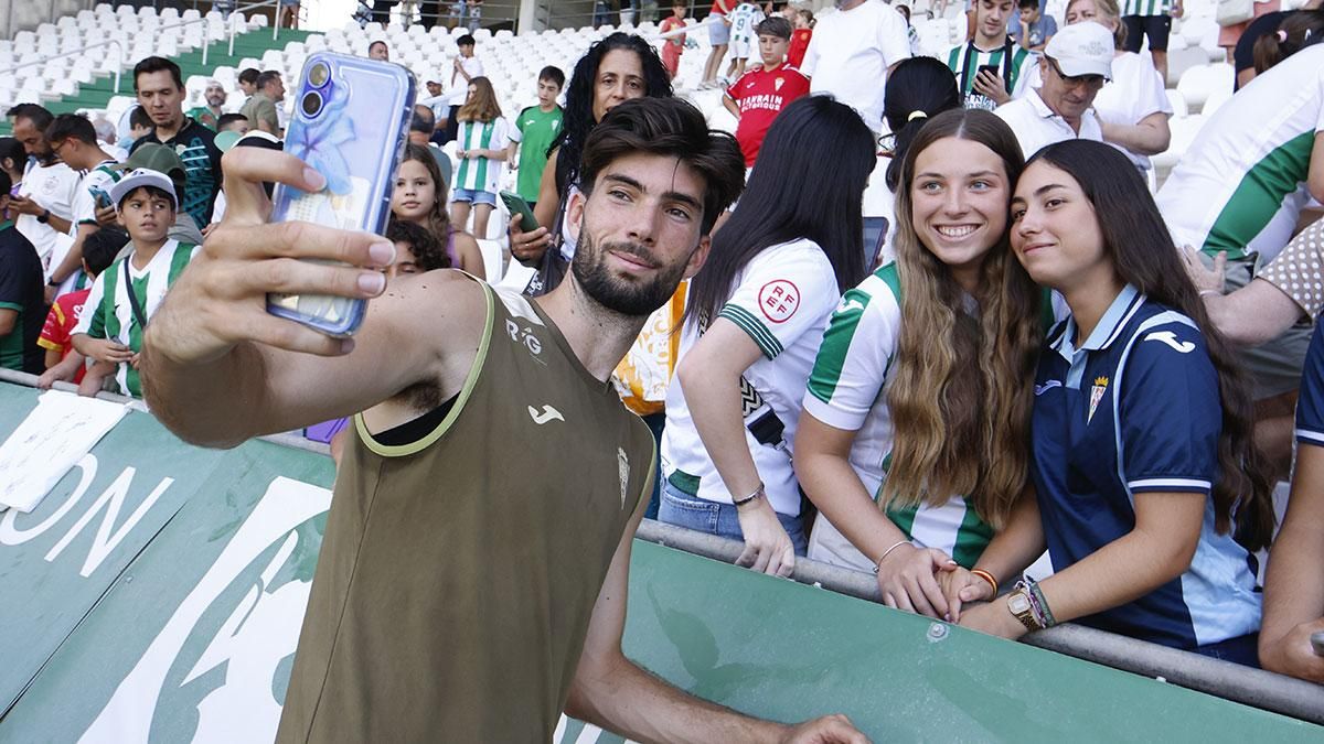 Entrenamiento del Córdoba a puerta abierta para la afición