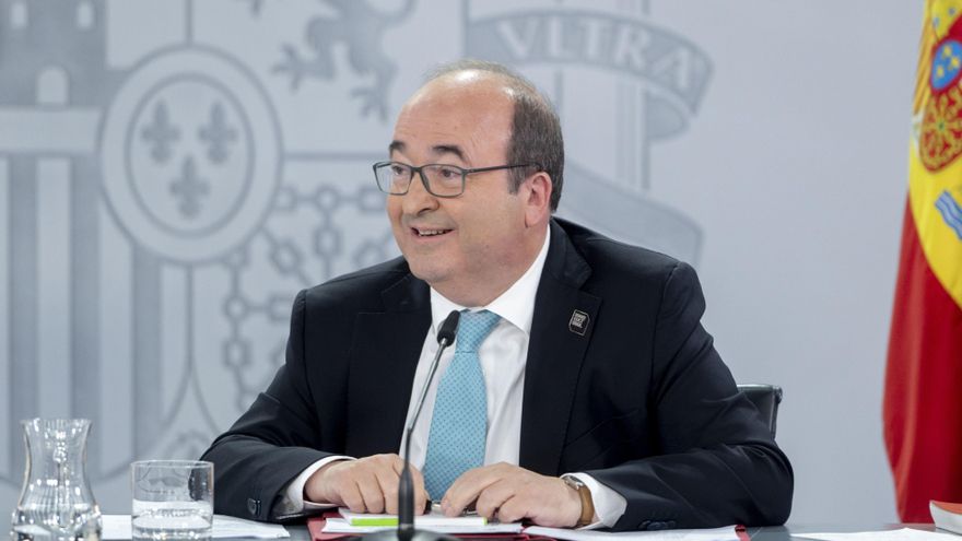 El ministro de Cultura y Deporte, Miquel Iceta, durante una rueda de prensa posterior al Consejo de Ministros, en el Palacio de La Moncloa, a 13 de junio de 2023, en Madrid (España).