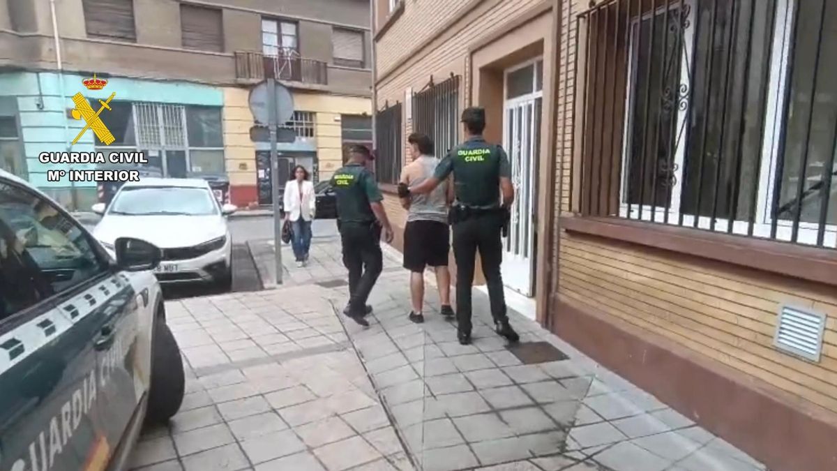 El detenido pasando a disposición judicial.