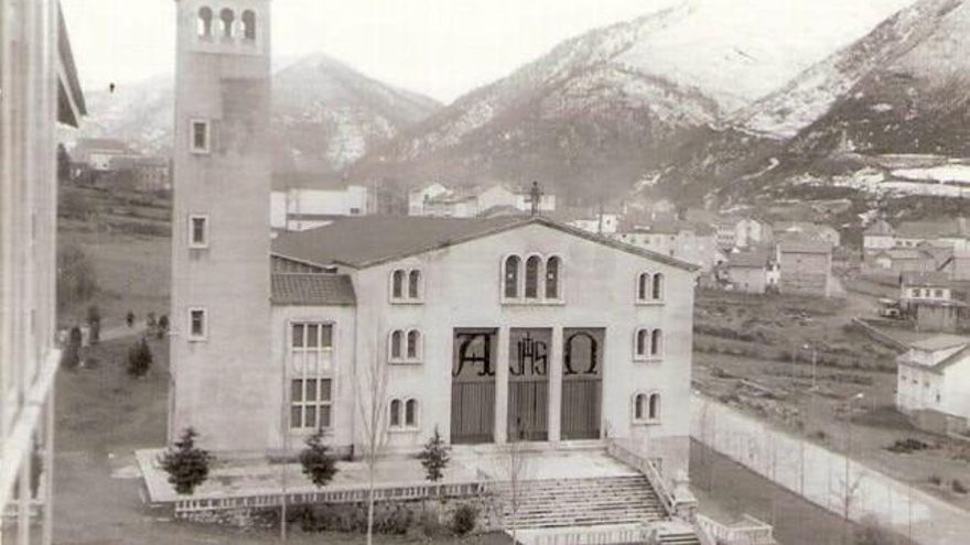 Iglesia de Villablino a principios de los años sesenta.