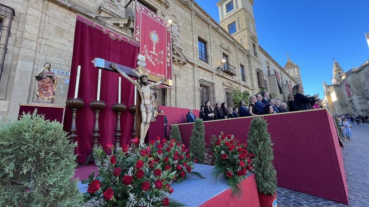 El Cristo de San Álvaro preside la Carrera Oficial del Vía Crucis Magno