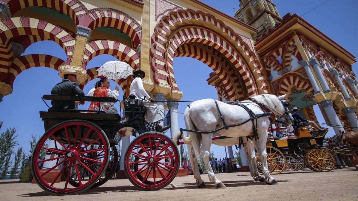 XI Exhibición de carruajes de tradición y llegada del estandarte de la Virgen de la Salud