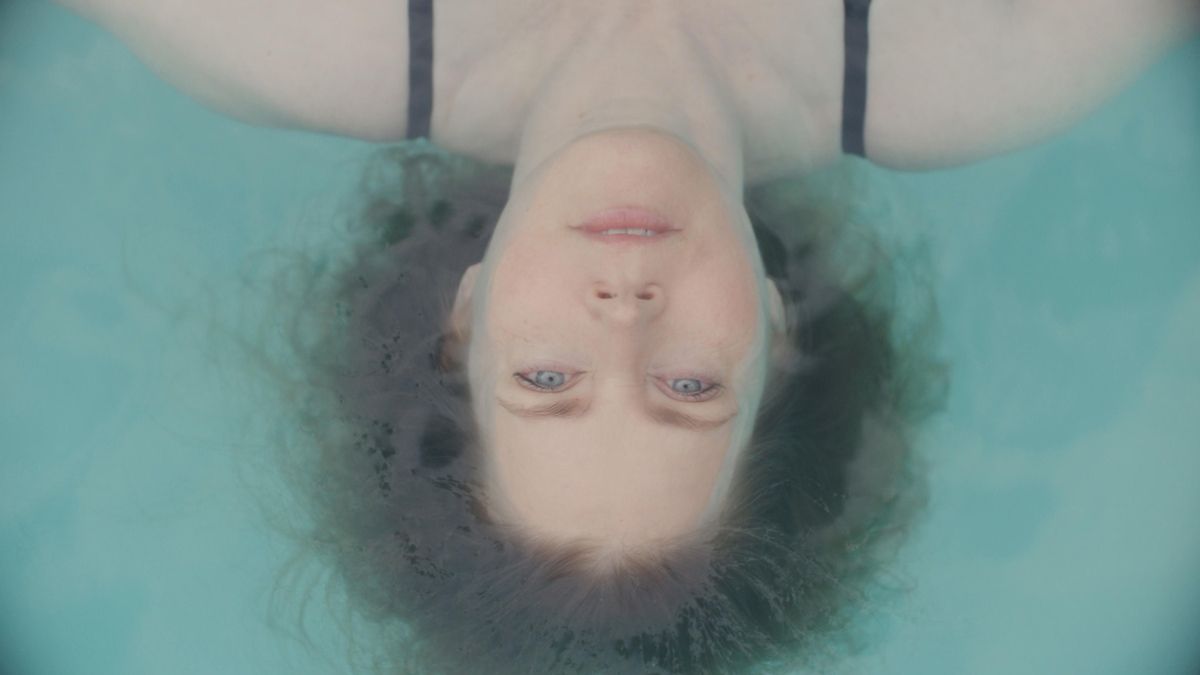 Amy Adams lo intenta todo para salvar el afectado drama 'At the sea', que decepciona en la Berlinale