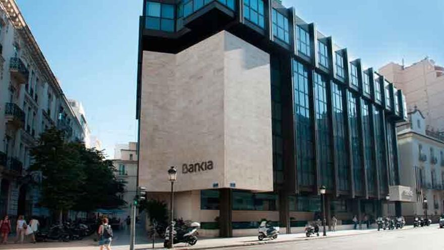 Trabajadores de Bankia presumen de que, al contrario que en Caixabank, con ellos no coló la estafa a la EMT de València