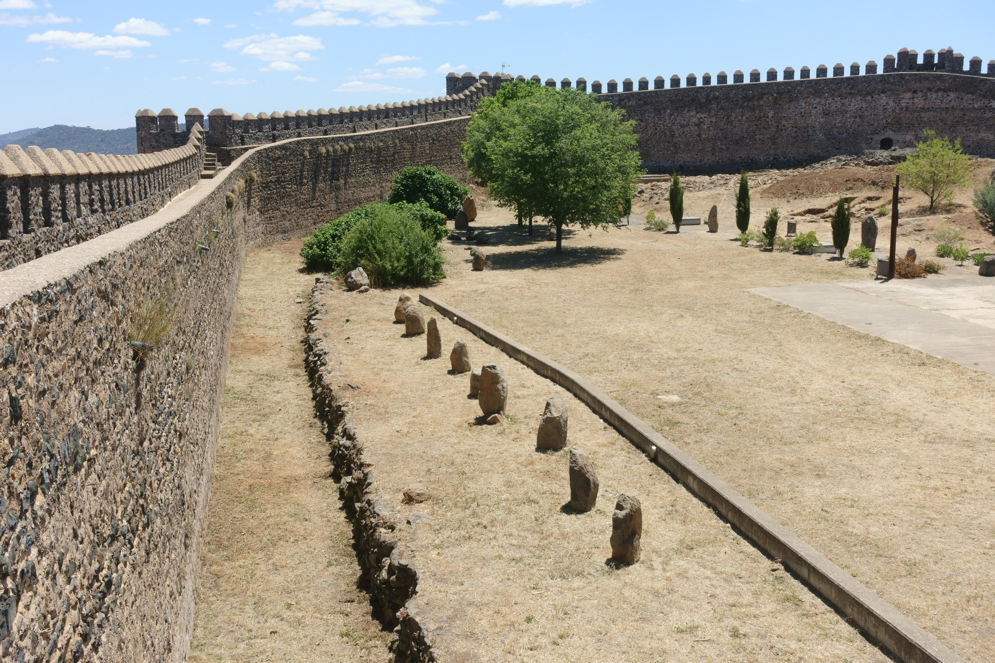 Interior del Castillo de Cumbres Mayores.