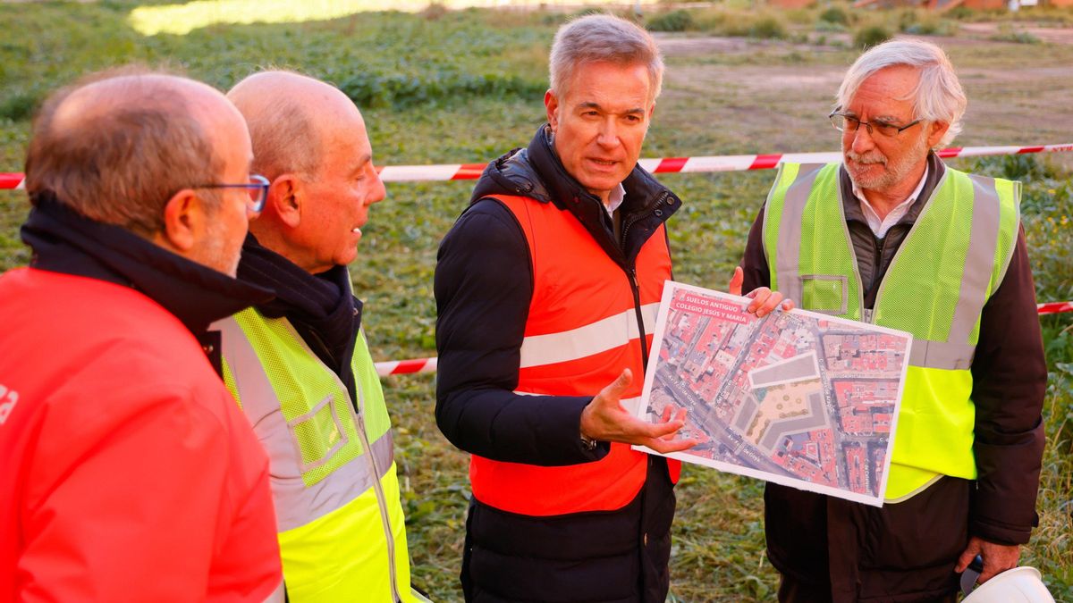 El consejero de Urbanismo, Víctor Serrano, el miércoles en la presentación del convenio.