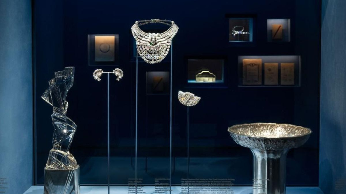 Vitrina con las joyas de la antigua reina de Egipto