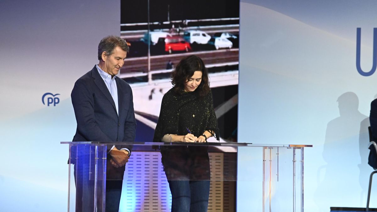El líder del PP, Alberto Núñez Feijóo, y la presidenta de Madrid, Isabel Díaz Ayuso, durante un encuentro con otros barones autonómicos del partido el pasado mes de enero.