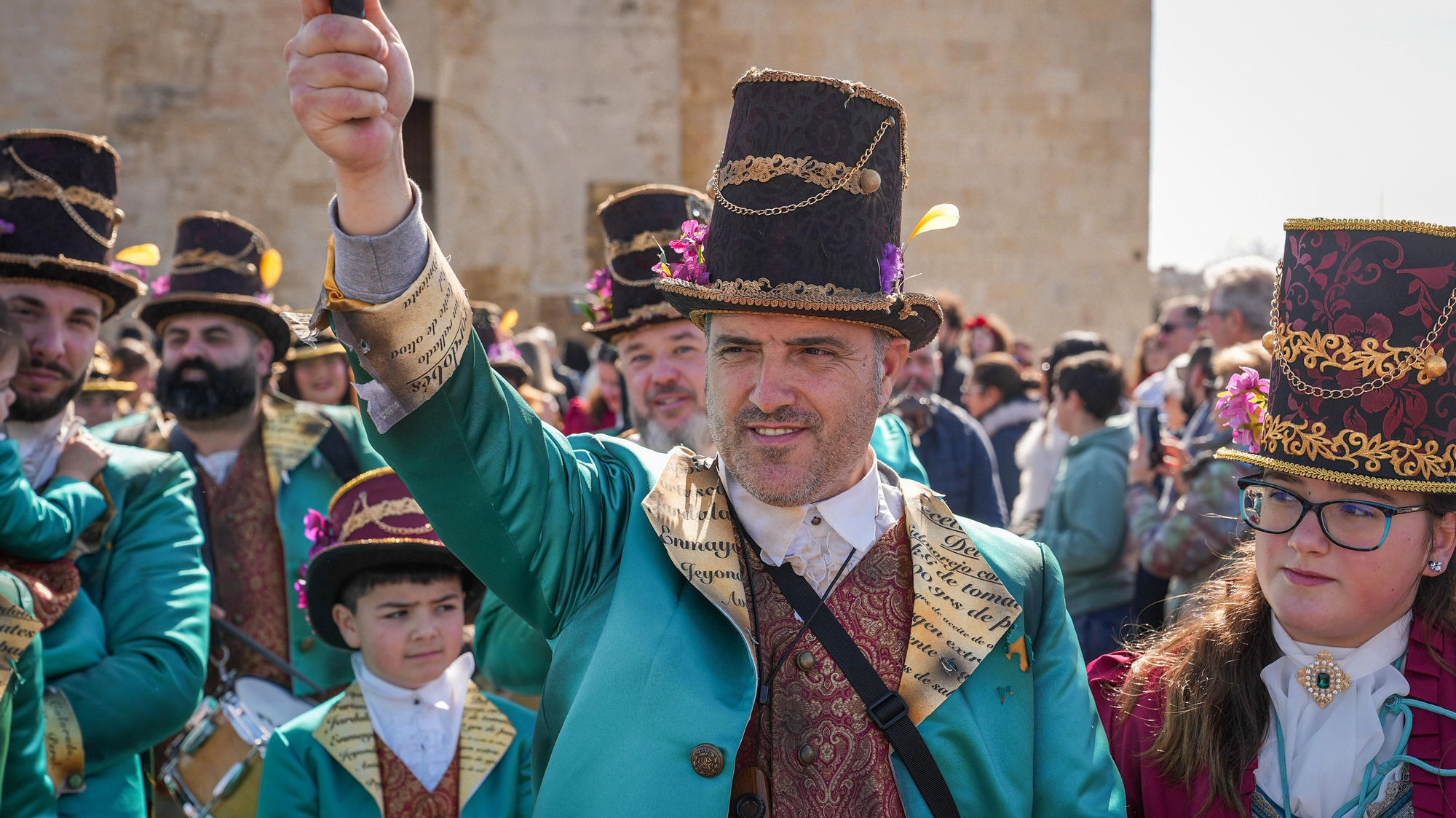 Pasacalles de Carnaval en el Puente Romano