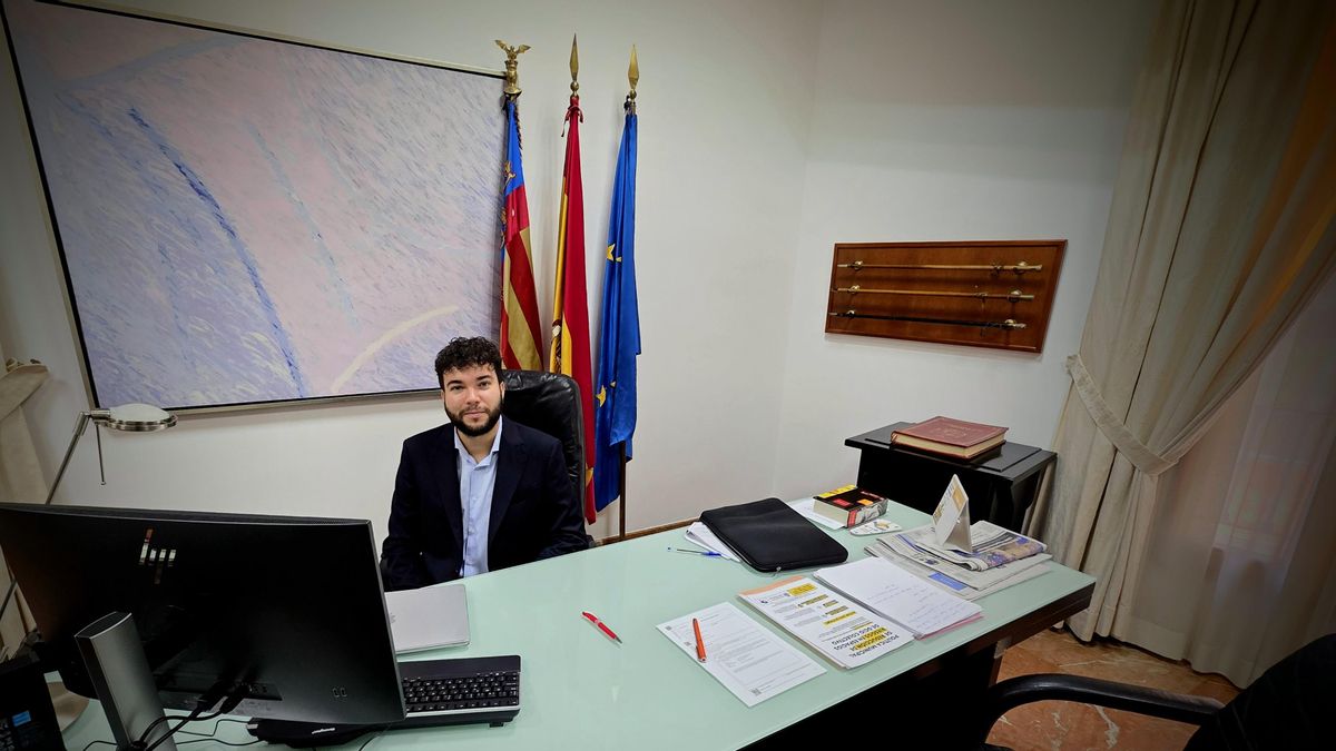 L'alcalde de Montcada al seu despatx de l'Ajuntament.