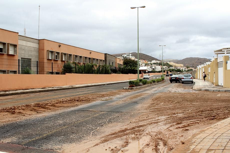 Carretera embarrada junto al I.E.S.Arguineguín