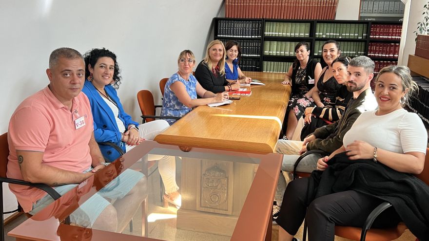 Reunión de las diputadas socialistas con el comité de Phone & Fun