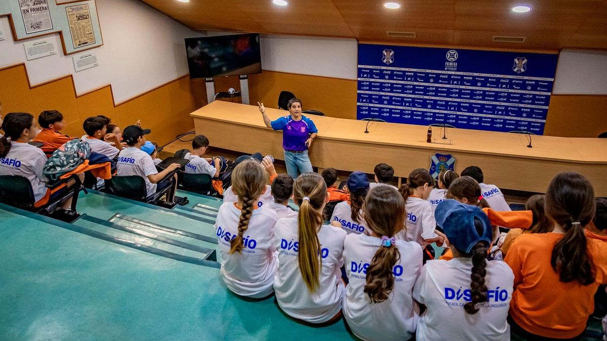 El proyecto ‘CD Tenerife: Seña de Identidad’ reúne en el Heliodoro a escolares del CEIP Guayonge