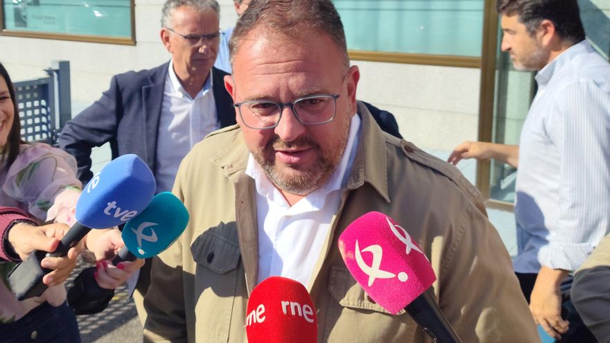 El alcalde de Mérida, Antonio Rodríguez Osuna, atiende a los medios de comunicación.