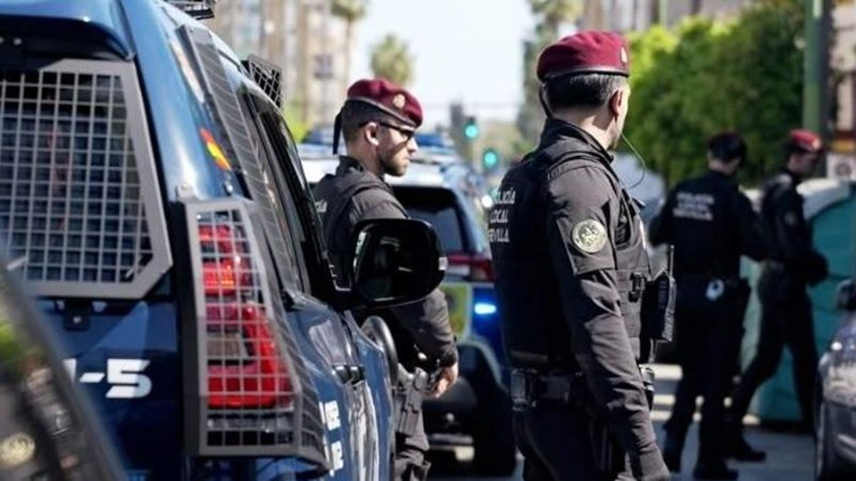 Sevilla refuerza la vigilancia para Halloween con más de 300 agentes de Policía Local y apoyo del GAR