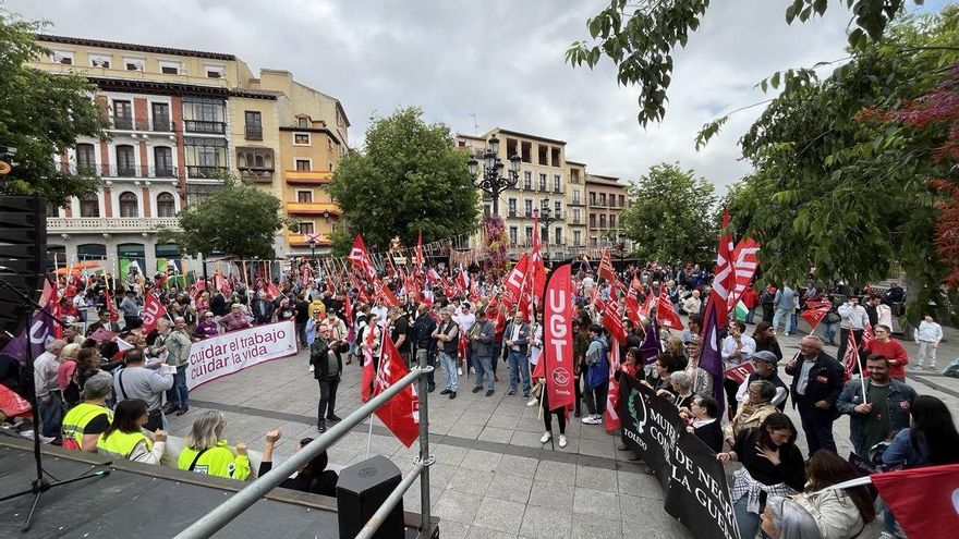 Turistas sorprendidos, muchos jóvenes y poco ruido en la marcha del 1M en Toledo, que 'compite' con una romería