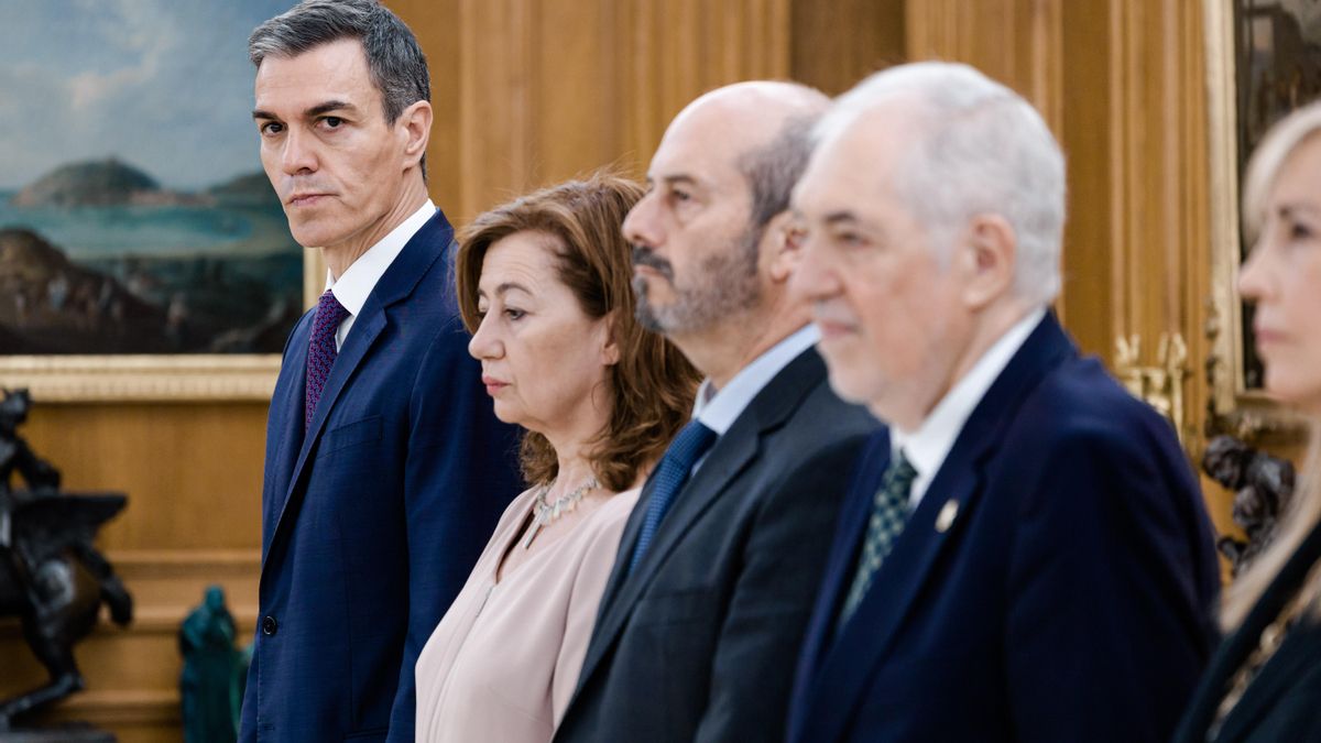 Pedro Sánchez, este martes, en el Palacio de la Zarzuela, tras conocer la imputación de Zapatero.