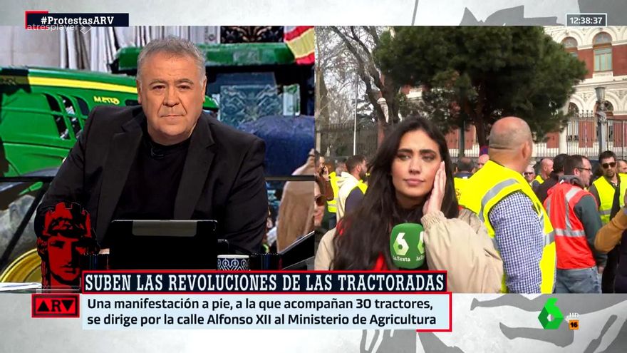Agreden a un equipo de laSexta en la protesta de agricultores: "Pasa si la extrema derecha intenta hacerse con el control"