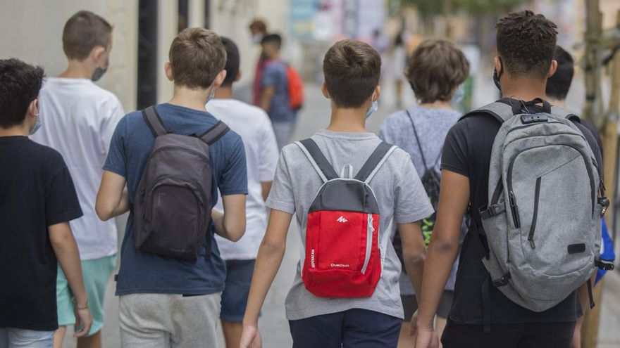 ‘Repensant(-nos) en masculí plural’, una guía para trabajar las masculinidades igualitarias en las aulas valencianas