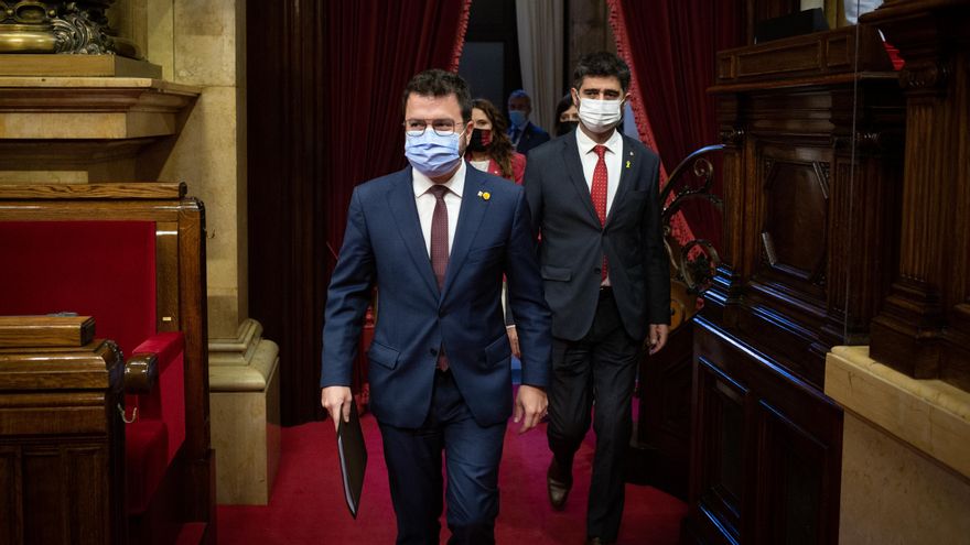 El president de la Generalitat, Pere Aragonès (i) y el vicepresidente de la Generalitat, Jordi Puigneró (d). Foto de archivo.