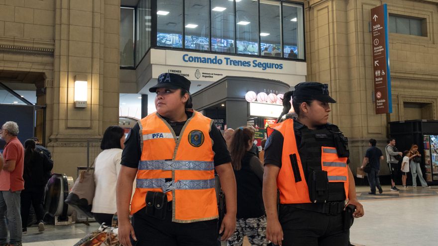 Se desplegó el operativo antipiquete con controles en accesos y los manifestantes modificaron su marcha