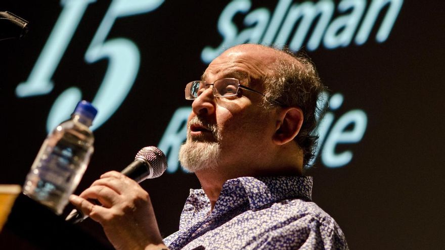 Salman Rushdie ya puede hablar y respirar por sus propios medios, según su agente y su hijo