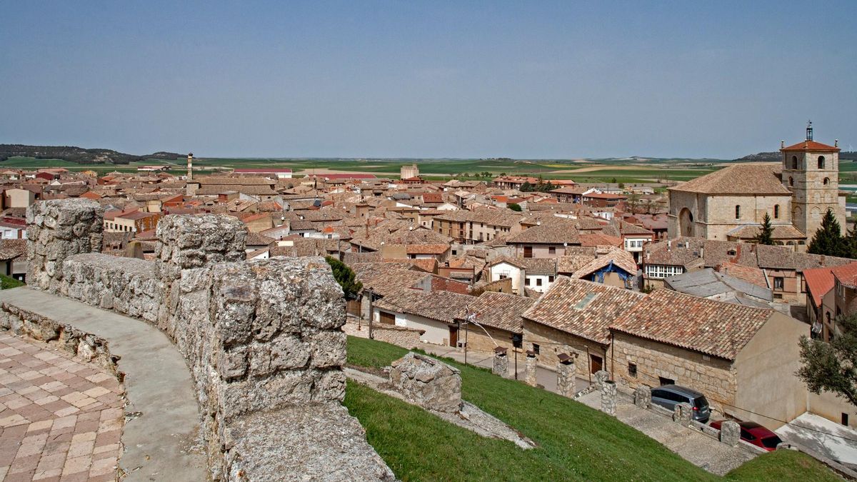 El pueblo de Palencia con ermitas románicas, palacios solariegos y una red de galerías subterráneas utilizadas para crear vino