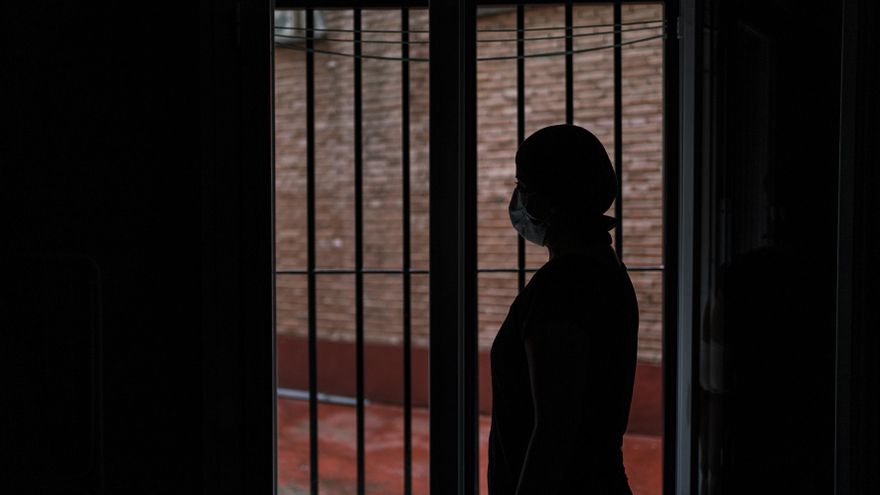 Ingresada 23 días por COVID-19, enferma de cáncer y pendiente de un trasplante en Madrid: "Me quieren cobrar la atención sanitaria por no tener papeles"