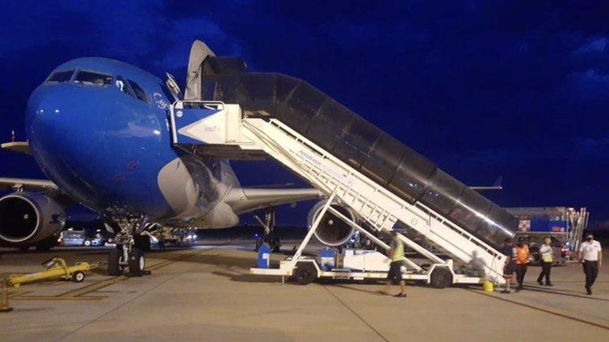 Un avión de Aerolíneas partió esta noche a Moscú para buscar el tercer cargamento de la vacuna Sputnik V