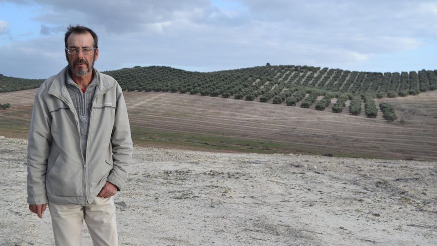 Juan María Cívico, junto a la superficie donde se instalarán las placas | N.C.