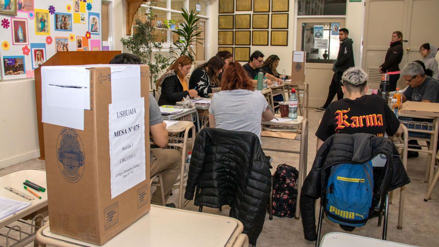 El desencanto pega en las provincias: picos de 21% de voto en blanco y y bajas de hasta 10 puntos en la concurrencia