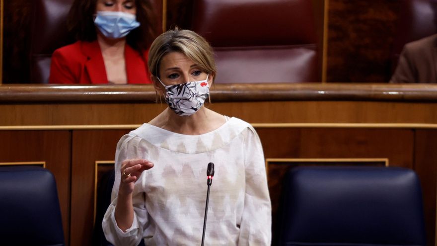 La ministra de Trabajo y vicepresidenta tercera, Yolanda Díaz, durante su intervención en la sesión de control al Ejecutivo de este miércoles en el Congreso. EFE/ Chema Moya