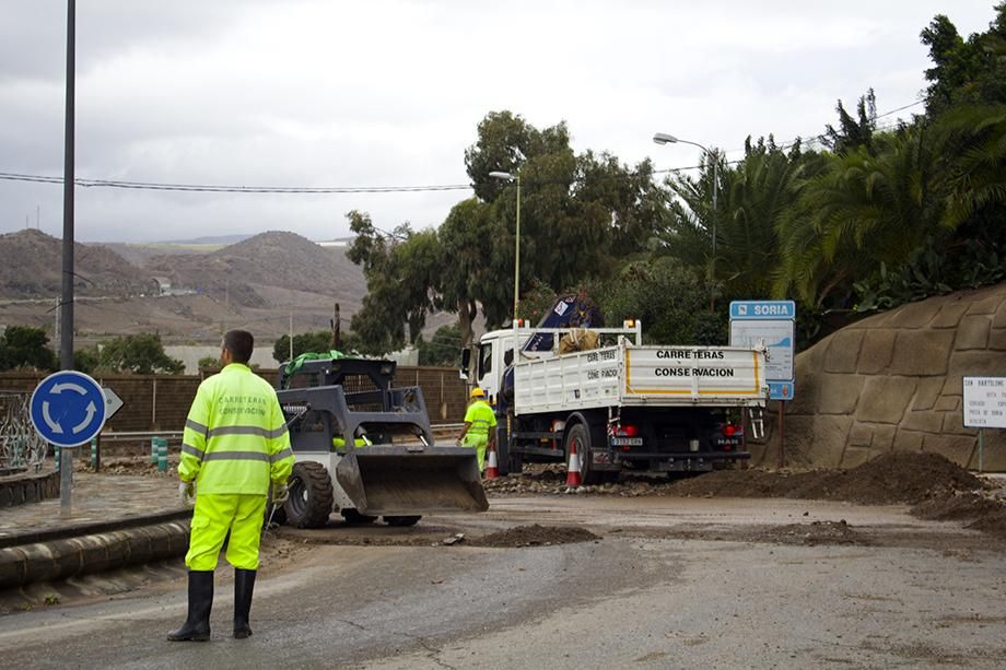 Rotonda cortada por desprendimientos, El Pajar.
