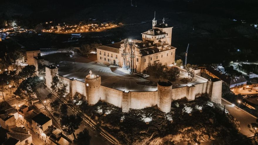 Este castillo, de época musulmana, estrena una nueva iluminación led que realza su belleza