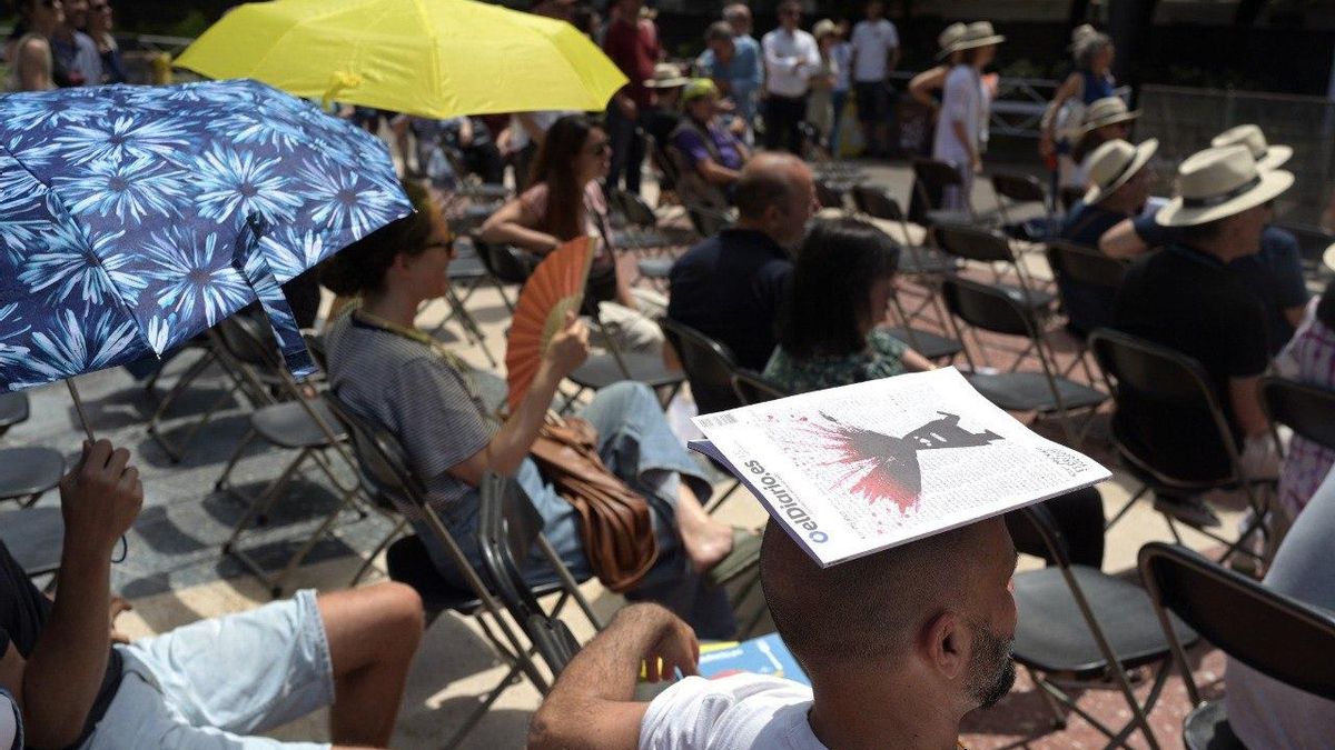 Se acabaron los sombreros, menos mal que siempre nos quedará el periodismo