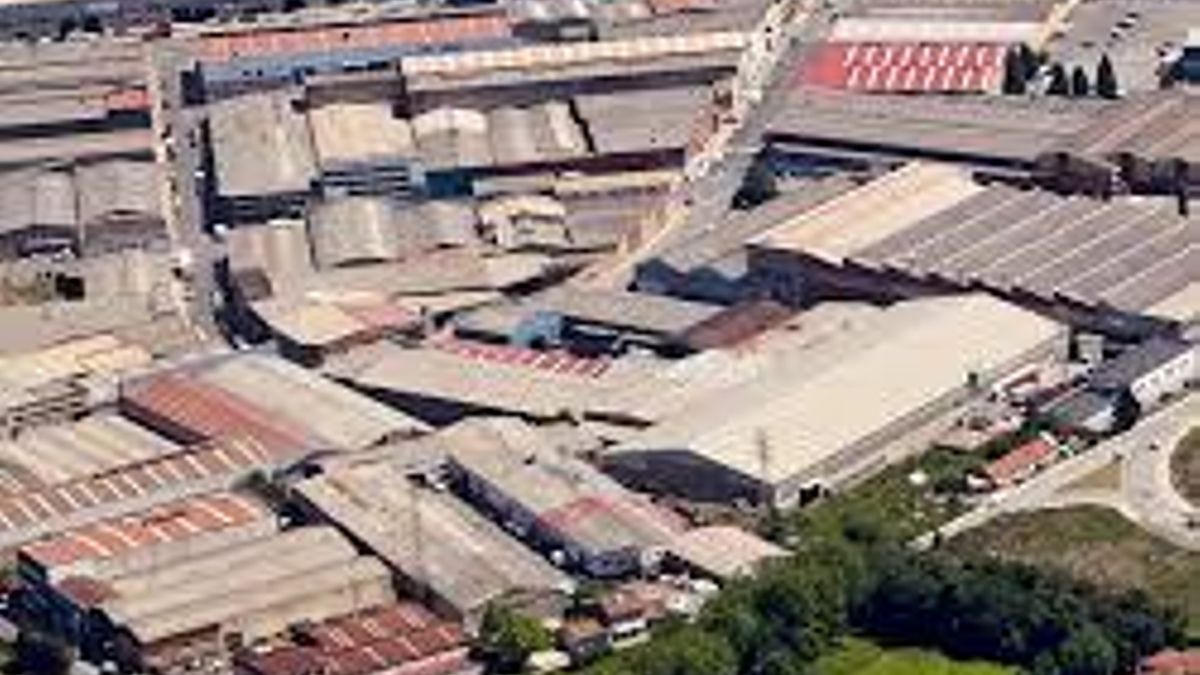 La víctima trabajaba en una nave en el polígono industrial Bankunión 2 en Tremañes.