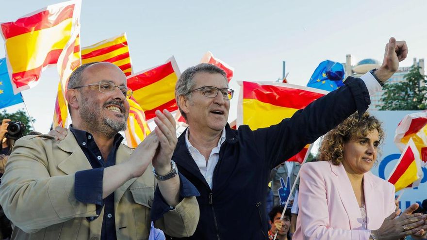 El candidato del PP, Alejandro Fernández, junto al líder de la oposición, Alberto Núñez Feijóo