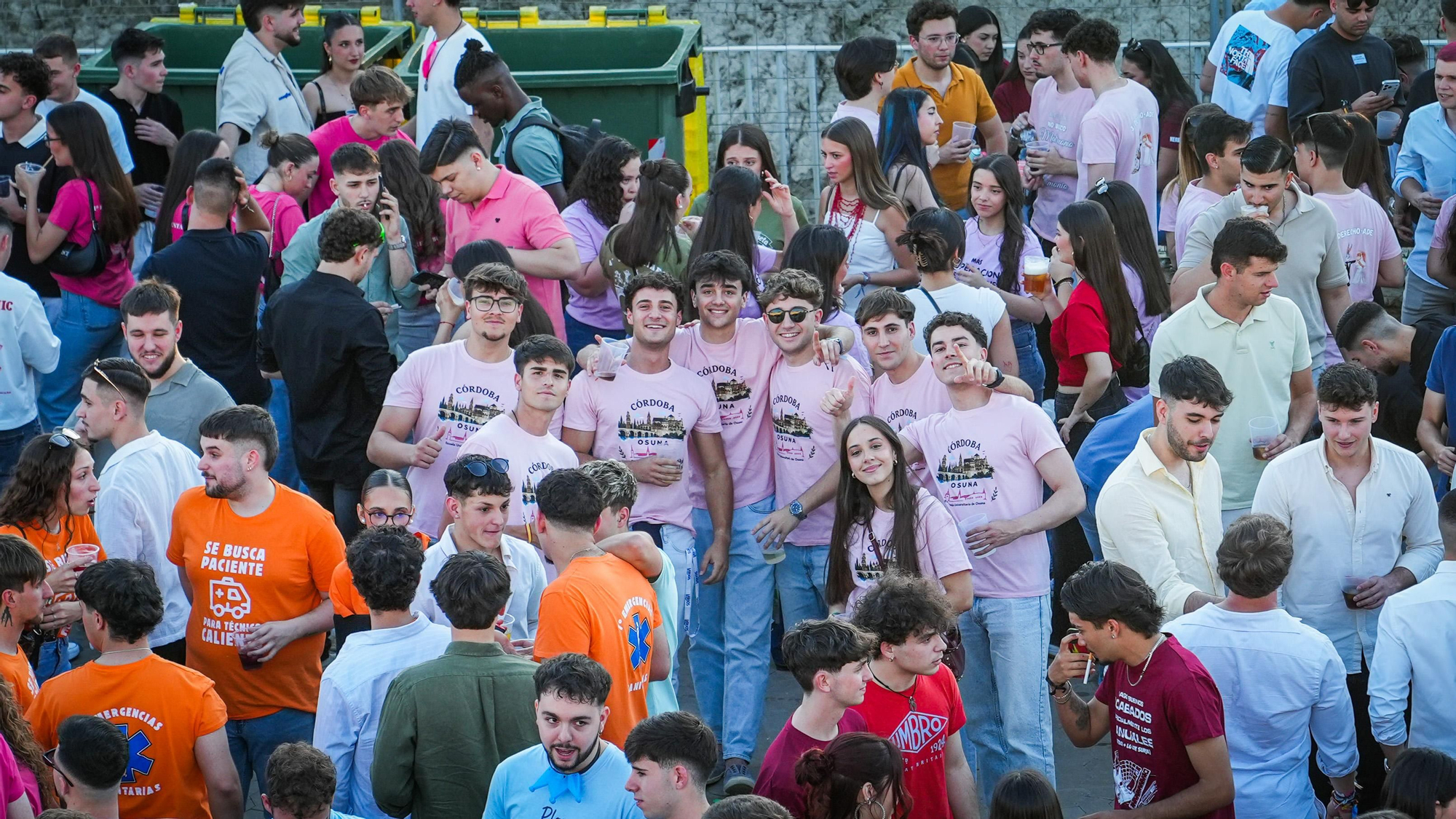 El macrobotellón de Miraflores en el Miércoles de Feria