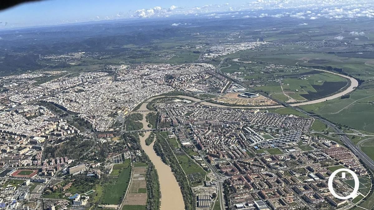 Vista aérea del río Guadalquivir a su paso por Córdoba
