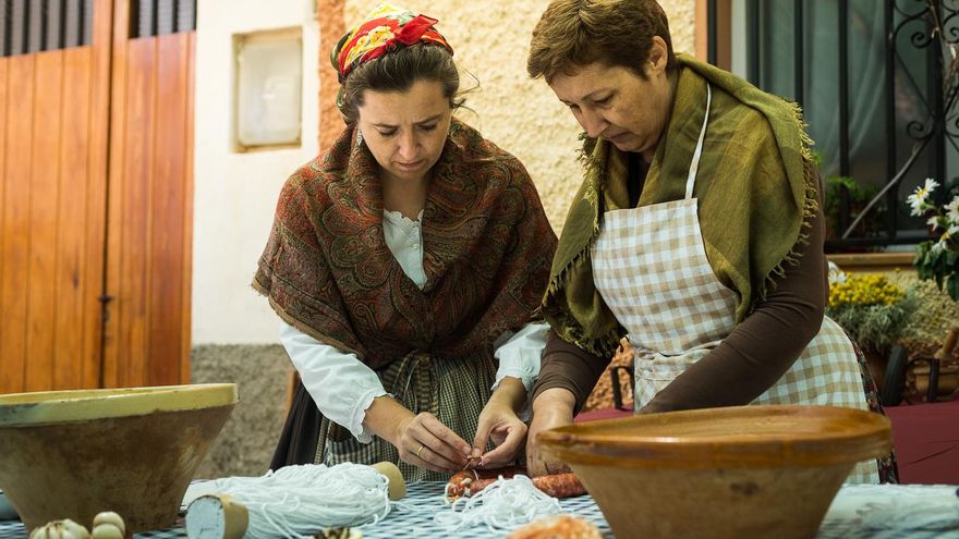La pérdida de oficios tradicionales en el mundo rural: hacer jabón artesano o segar el campo