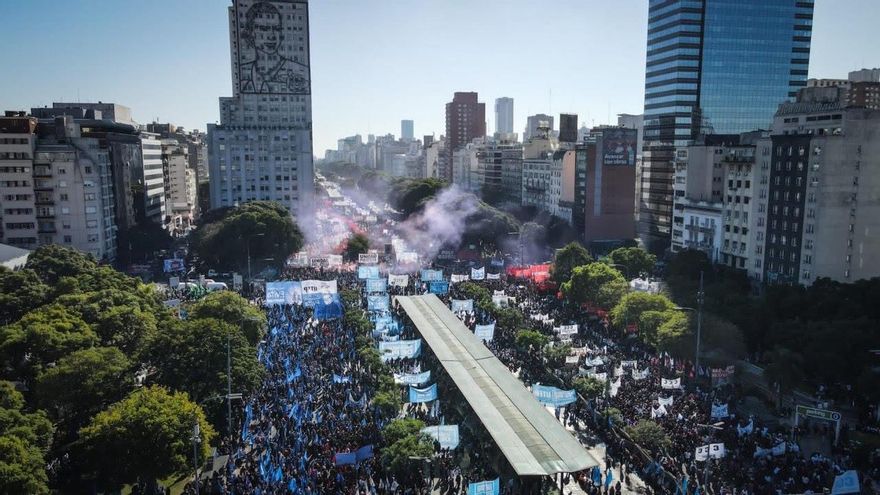 "Nos van a tener que pasar por arriba": las organizaciones oficialistas y piqueteras advierten que profundizarán los reclamos